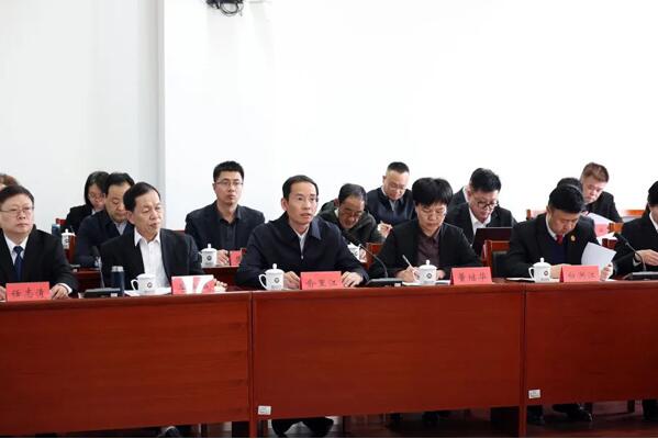 张军与36名相对薄弱基层法院院长座谈 