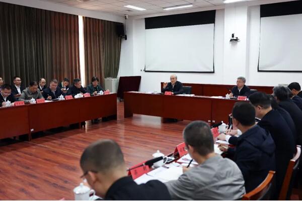 张军与36名相对薄弱基层法院院长座谈 