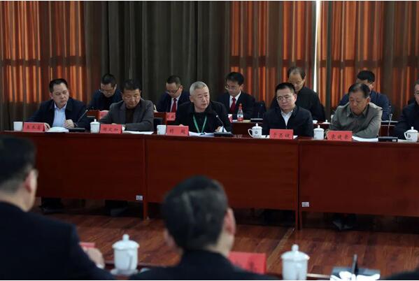 张军与36名相对薄弱基层法院院长座谈 