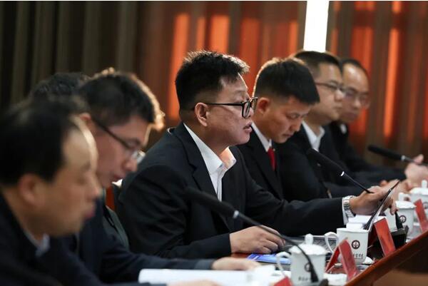 张军与36名相对薄弱基层法院院长座谈 