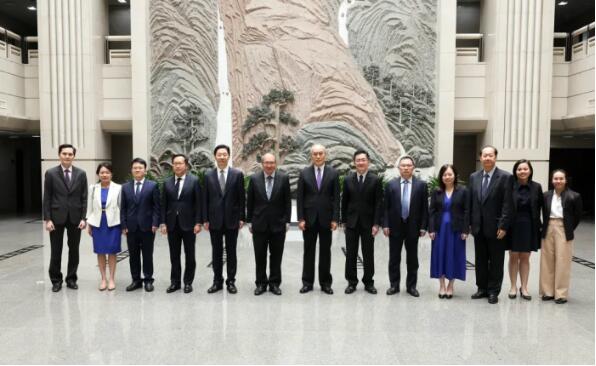 张军会见新加坡总检察长黄鲁胜2 张军会见新加坡总检察长黄鲁胜2