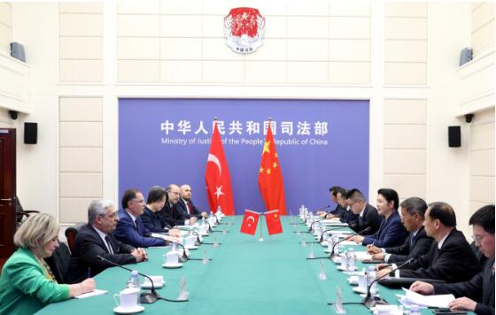 贺荣会见土耳其首席监察专员马尔科驰1 贺荣会见土耳其首席监察专员马尔科驰1