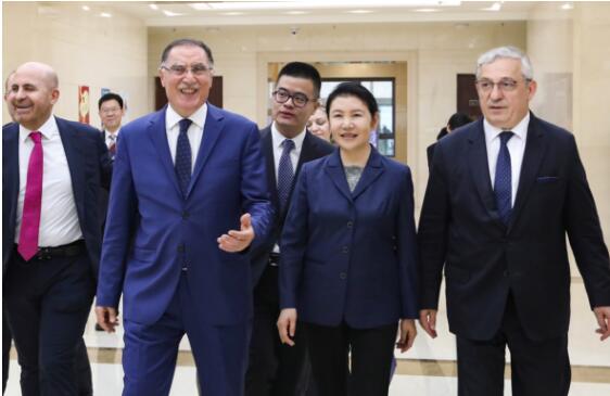 贺荣会见土耳其首席监察专员马尔科驰2 贺荣会见土耳其首席监察专员马尔科驰2