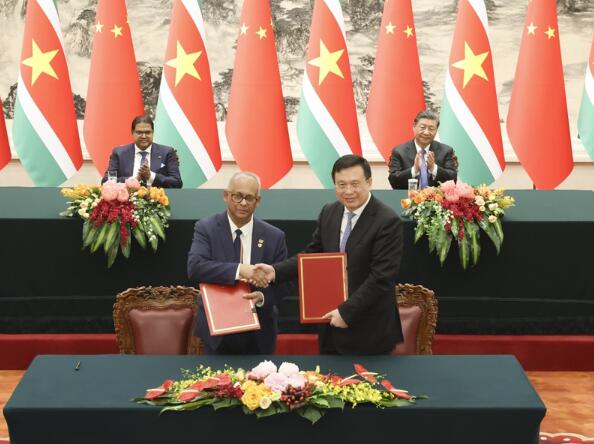 习近平同苏里南总统单多吉会谈5