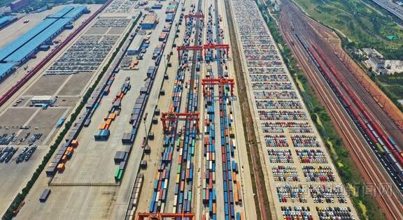 首趟豫鲁“郑日韩”铁海快线班列启程