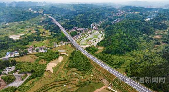 湖南省首条全路段全面启用数智云收费站的高速公路