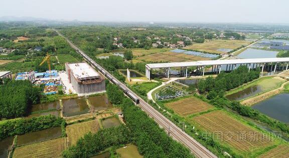 107国道湖北咸安绕城段项目加紧施工