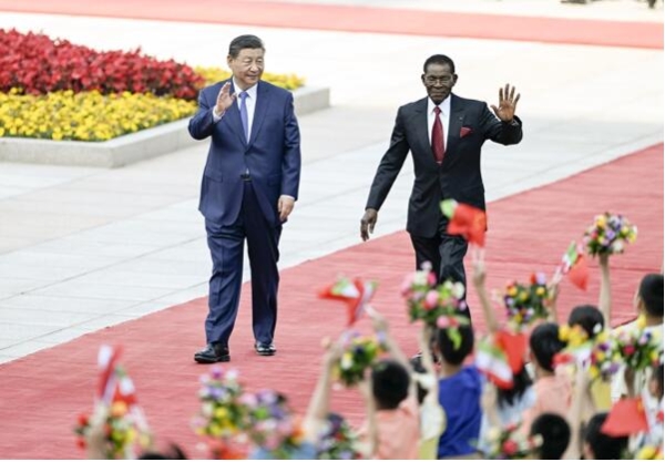 习近平同赤道几内亚总统奥比昂会谈8