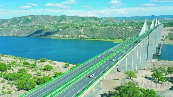 内蒙古经棚至乌兰布统段高速公路正式通车运行