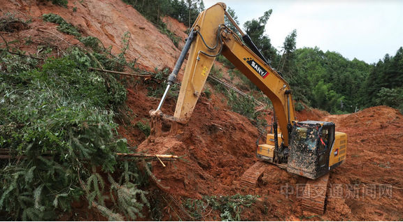 全力抢通救援通道