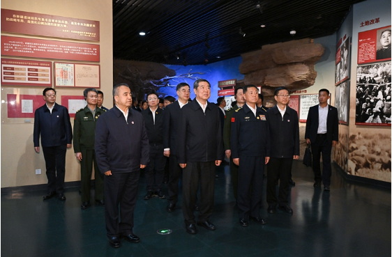 何立峰率中央代表团赴兵团八师石河子市慰问调研