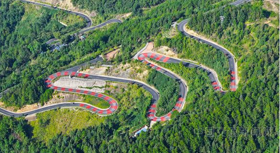 公路蜿蜒 秀美如画 公路蜿蜒 秀美如画