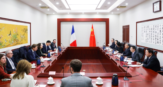 王振江会见法国司法部民事事务与掌玺司司长瓦莱丽·德尔诺 王振江会见法国司法部民事事务与掌玺司司长瓦莱丽·德尔诺
