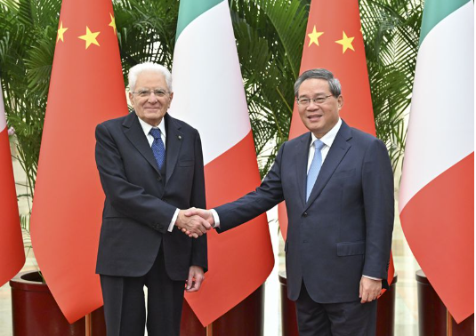 李强会见意大利总统马塔雷拉