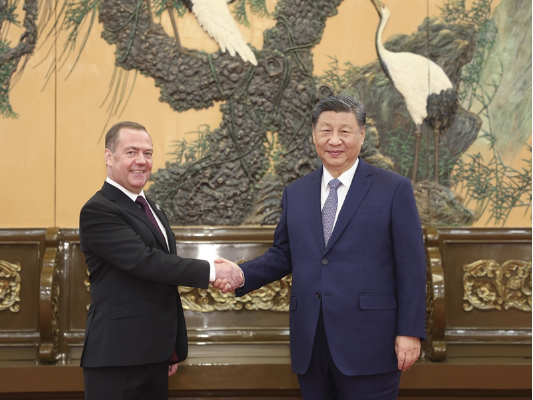 习近平会见俄罗斯统一俄罗斯党主席梅德韦杰夫1