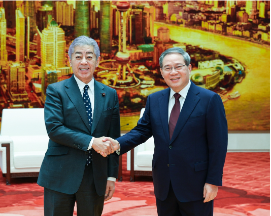 李强会见日本外相岩屋毅